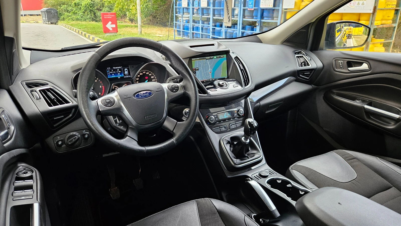 Ford Kuga 2.0Hdi TITANIUM/Klimatronik/Koja, снимка 9 - Автомобили и джипове - 56584995