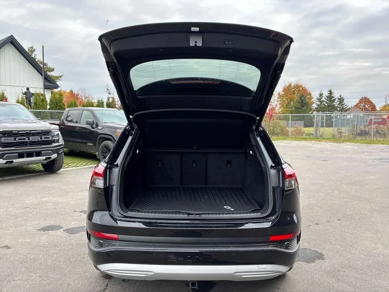 Audi Q4, снимка 14 - Автомобили и джипове - 56686053