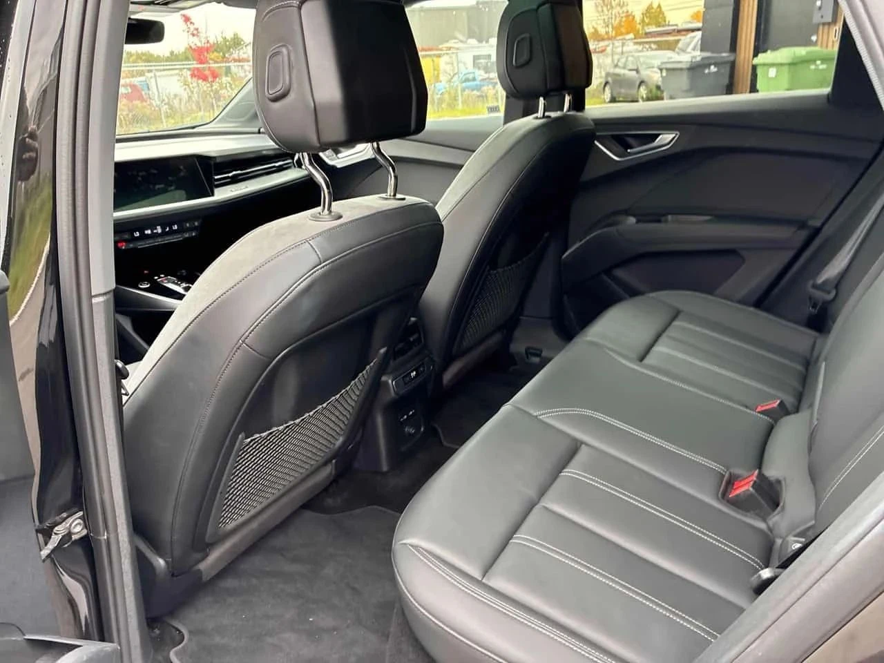 Audi Q4, снимка 13 - Автомобили и джипове - 56686053