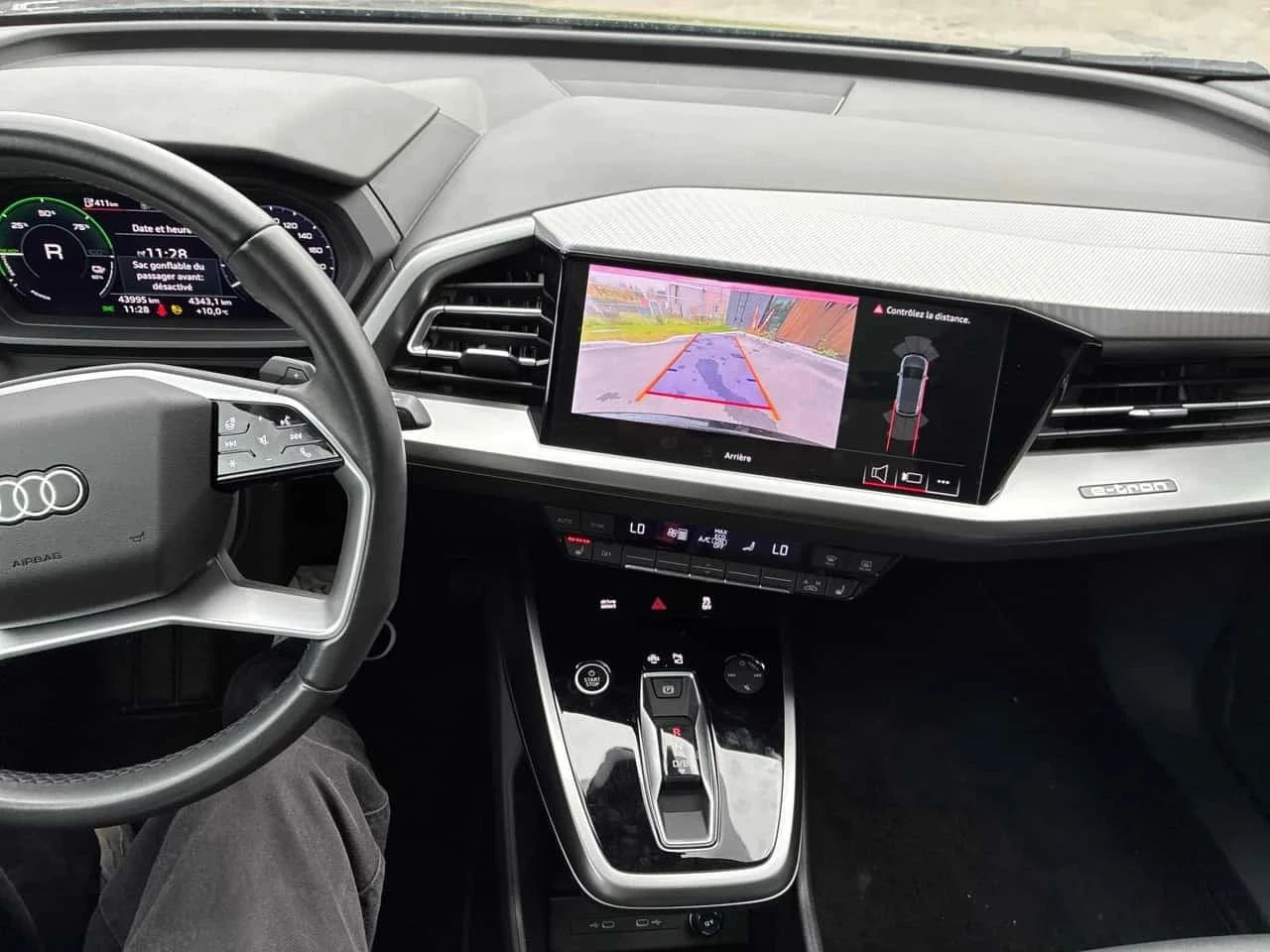 Audi Q4, снимка 9 - Автомобили и джипове - 56686053