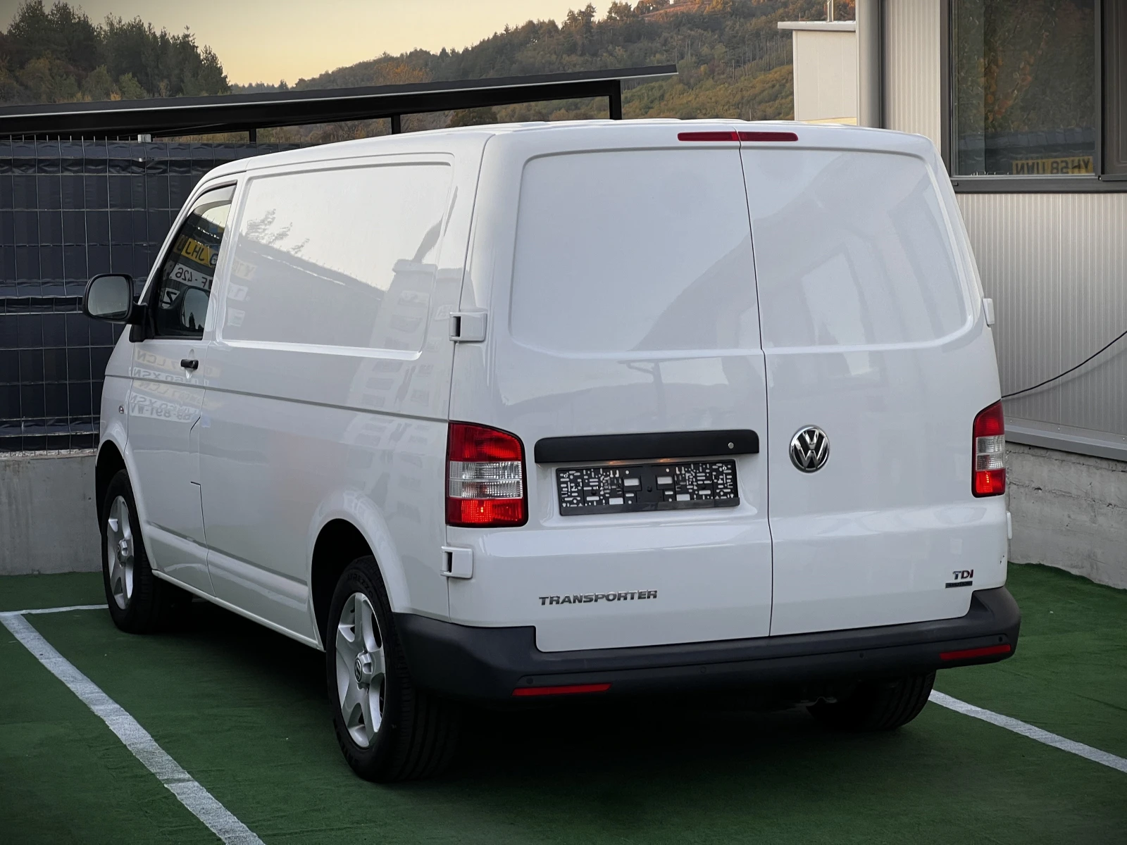 VW Transporter 2.0TDi 4Motion DSG ОБСЛУЖЕН ОТ А до Я с ориг.части - изображение 6