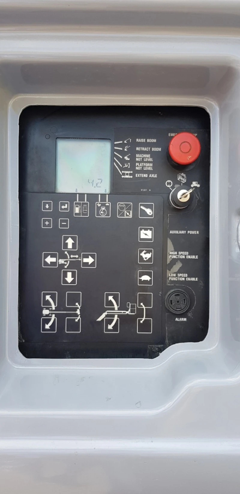 Автовишка Друга марка GENIE S 105 4x4, снимка 12 - Индустриална техника - 50065955