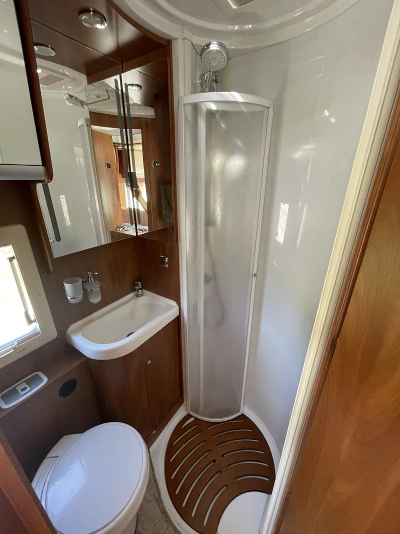 Кемпер Laika Kreos 4009, снимка 7 - Каравани и кемпери - 52570008