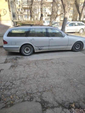 Mercedes-Benz E 240, снимка 1