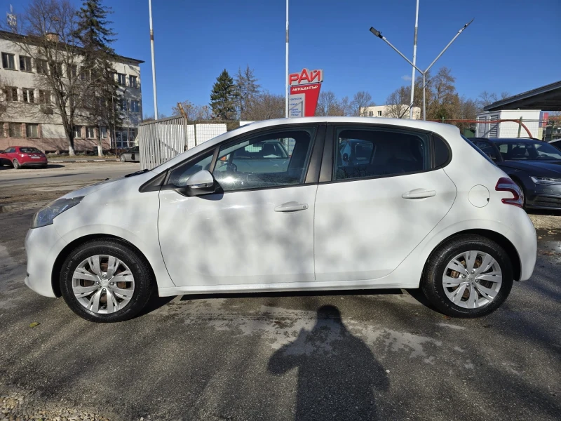 Peugeot 208 1.2 Бензин 82к.с. Топ състояние, снимка 6 - Автомобили и джипове - 38851648