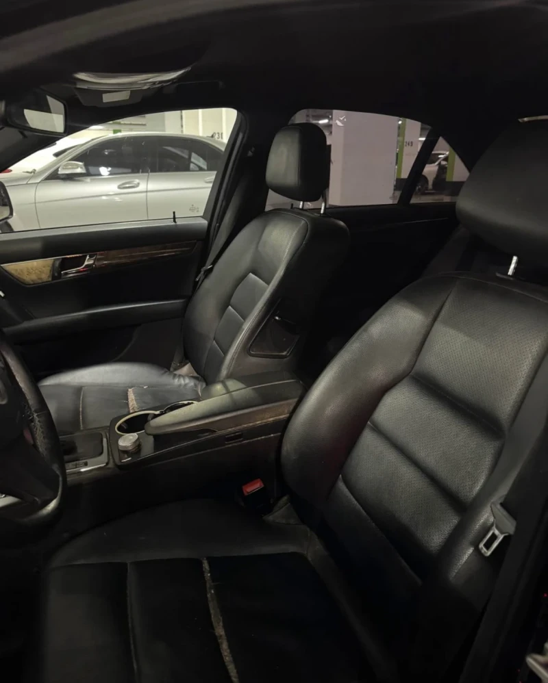 Mercedes-Benz C 300 4MATIC * * CARFAX * * АВТО КРЕДИТ, снимка 8 - Автомобили и джипове - 52373010
