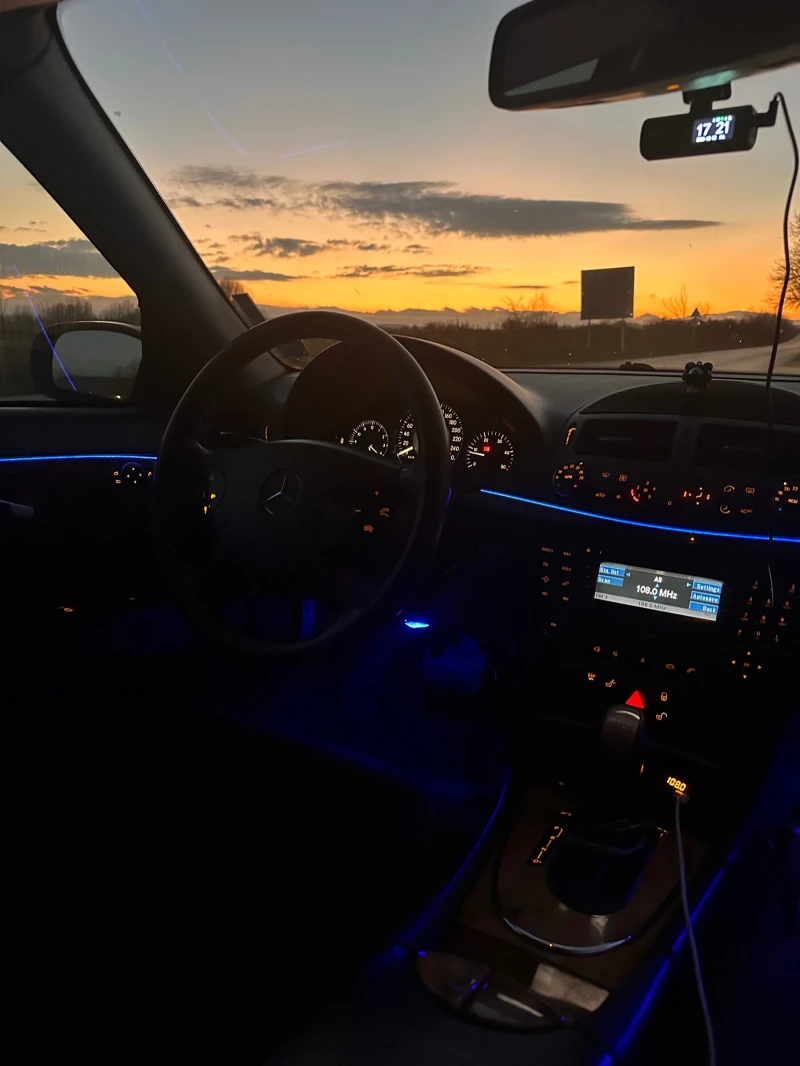 Mercedes-Benz E 270 Elegance, снимка 9 - Автомобили и джипове - 52774542