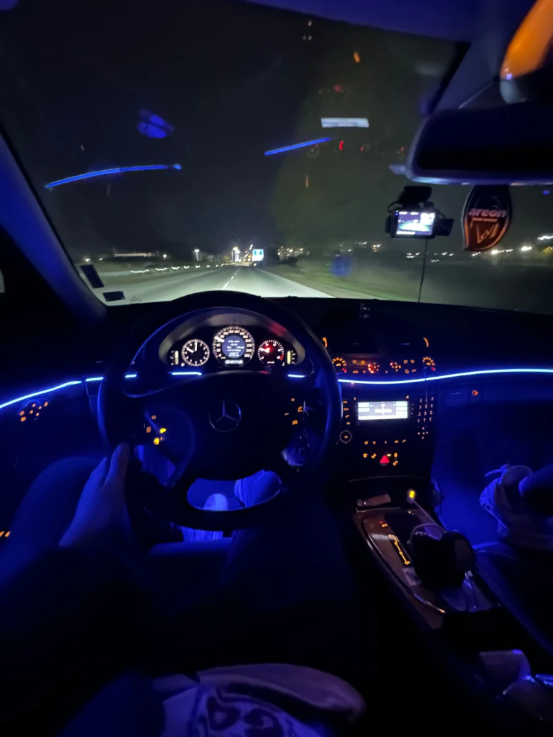 Mercedes-Benz E 270 Elegance, снимка 10 - Автомобили и джипове - 52774542