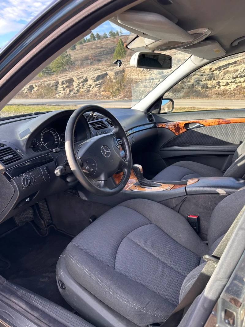 Mercedes-Benz E 270 Elegance, снимка 7 - Автомобили и джипове - 52774542