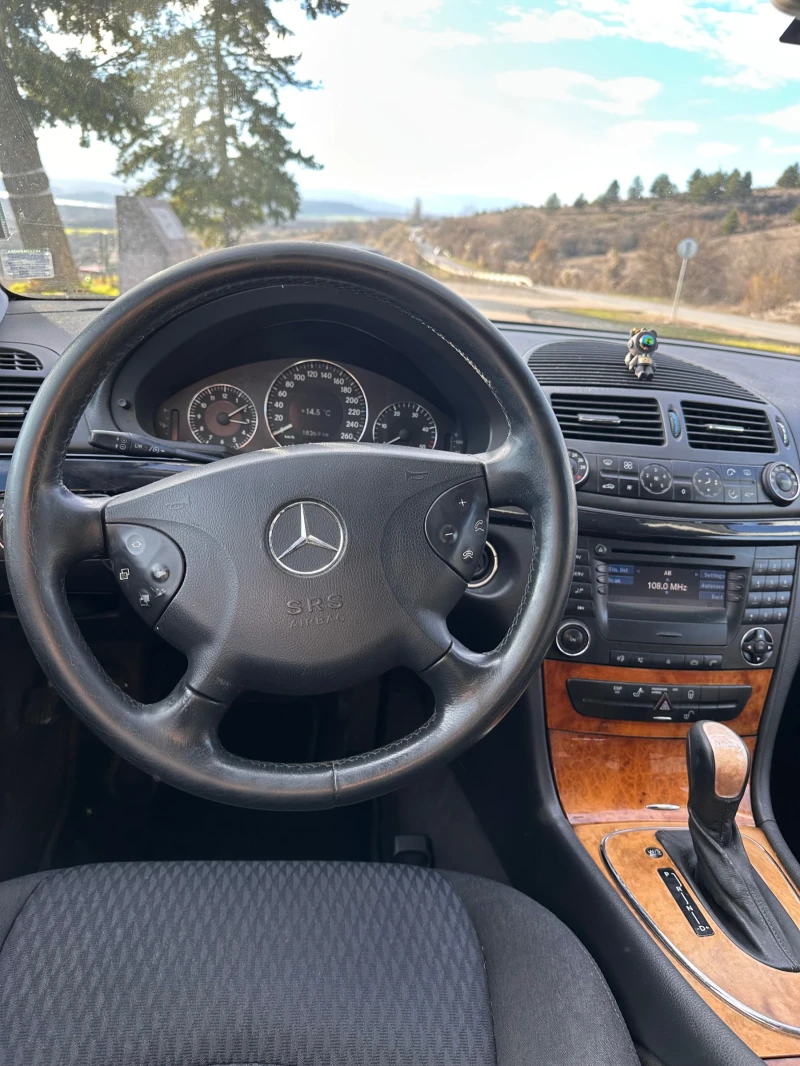 Mercedes-Benz E 270 Elegance, снимка 8 - Автомобили и джипове - 52774542