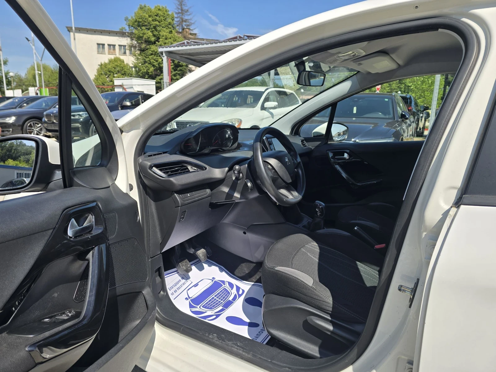 Peugeot 208 1.2 Бензин 82к.с. Топ състояние - изображение 10