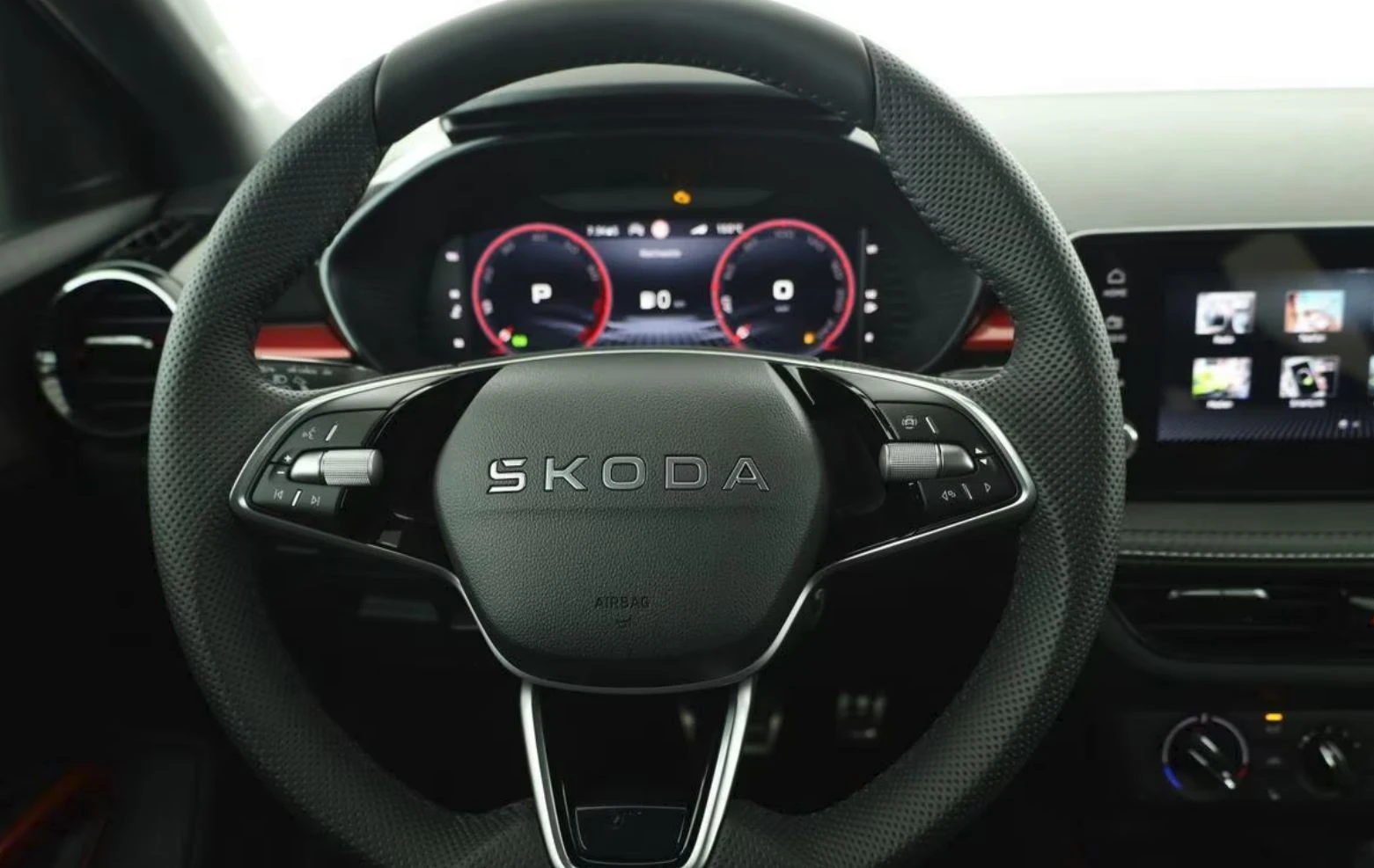 Skoda Fabia 1.0TSI, снимка 5 - Автомобили и джипове - 53730398