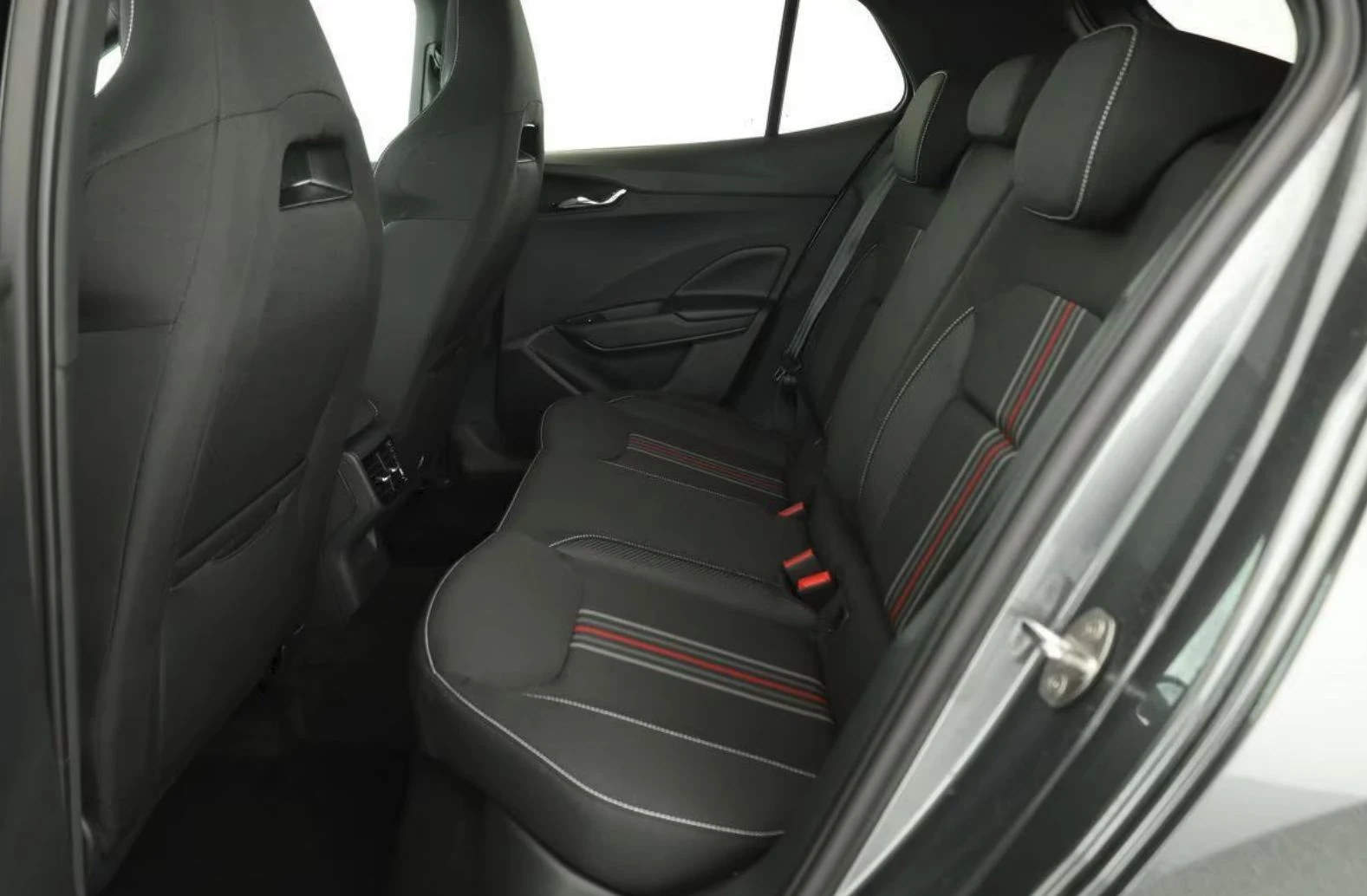 Skoda Fabia 1.0TSI, снимка 10 - Автомобили и джипове - 53730398