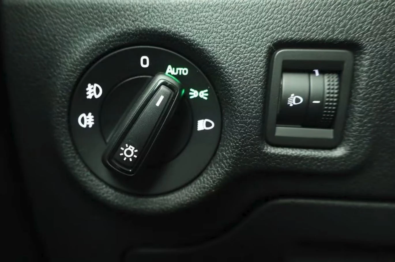 Skoda Fabia 1.0TSI, снимка 7 - Автомобили и джипове - 53730398