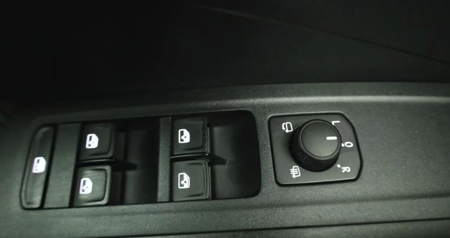 Skoda Fabia 1.0TSI, снимка 6 - Автомобили и джипове - 53730398