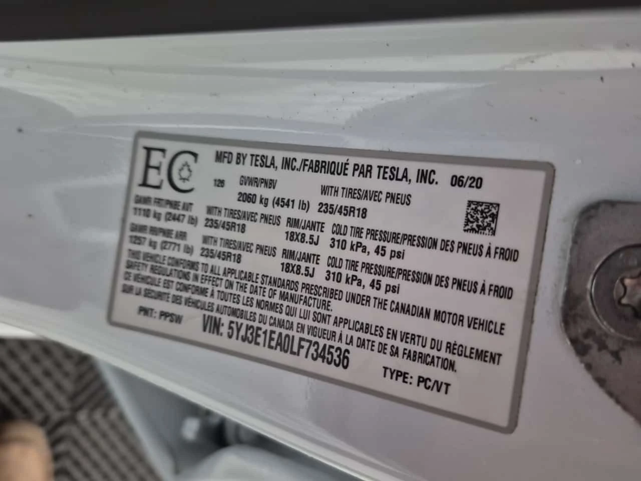 Tesla Model 3 AВТОПИЛОТ* ПАНОРАМА* 360* WIRELESS PHONE CHARGE, снимка 14 - Автомобили и джипове - 53818558