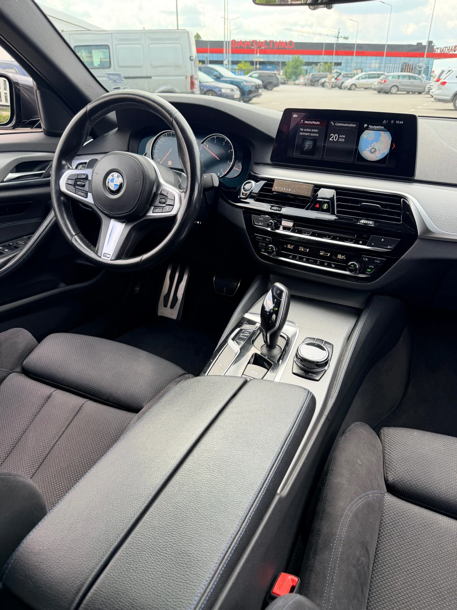 BMW 520 G30 xDrive, снимка 13 - Автомобили и джипове - 54982654