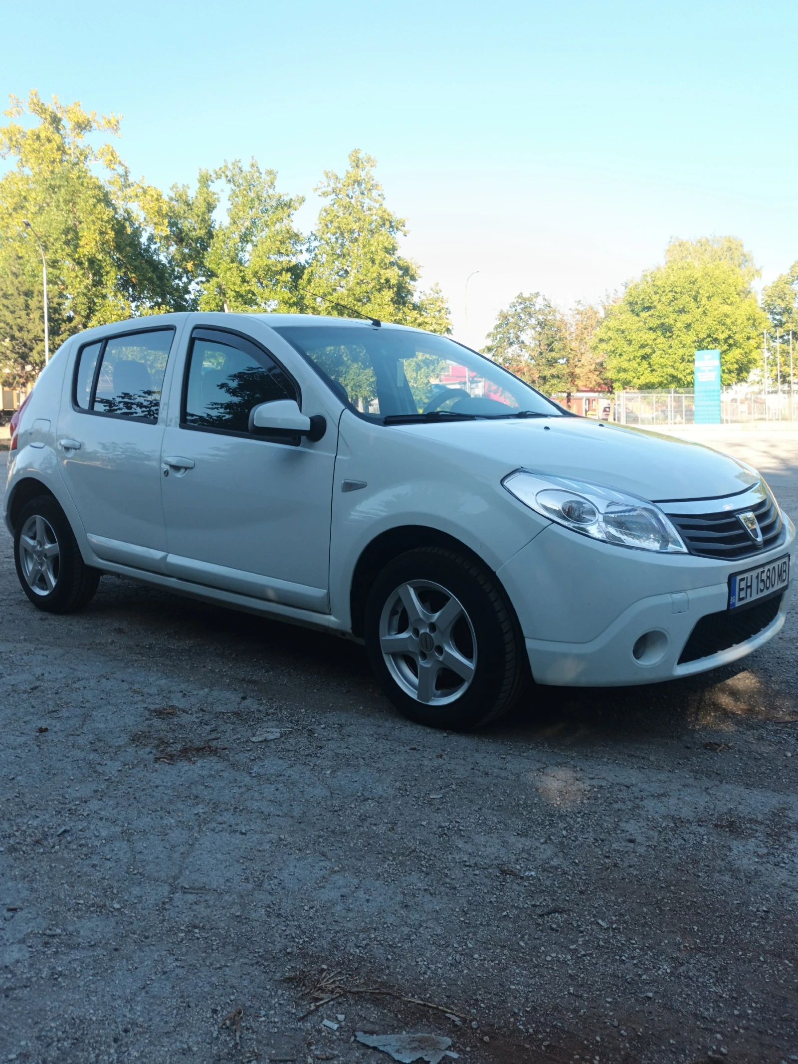 Dacia Sandero 1.5dci, снимка 6 - Автомобили и джипове - 55302463