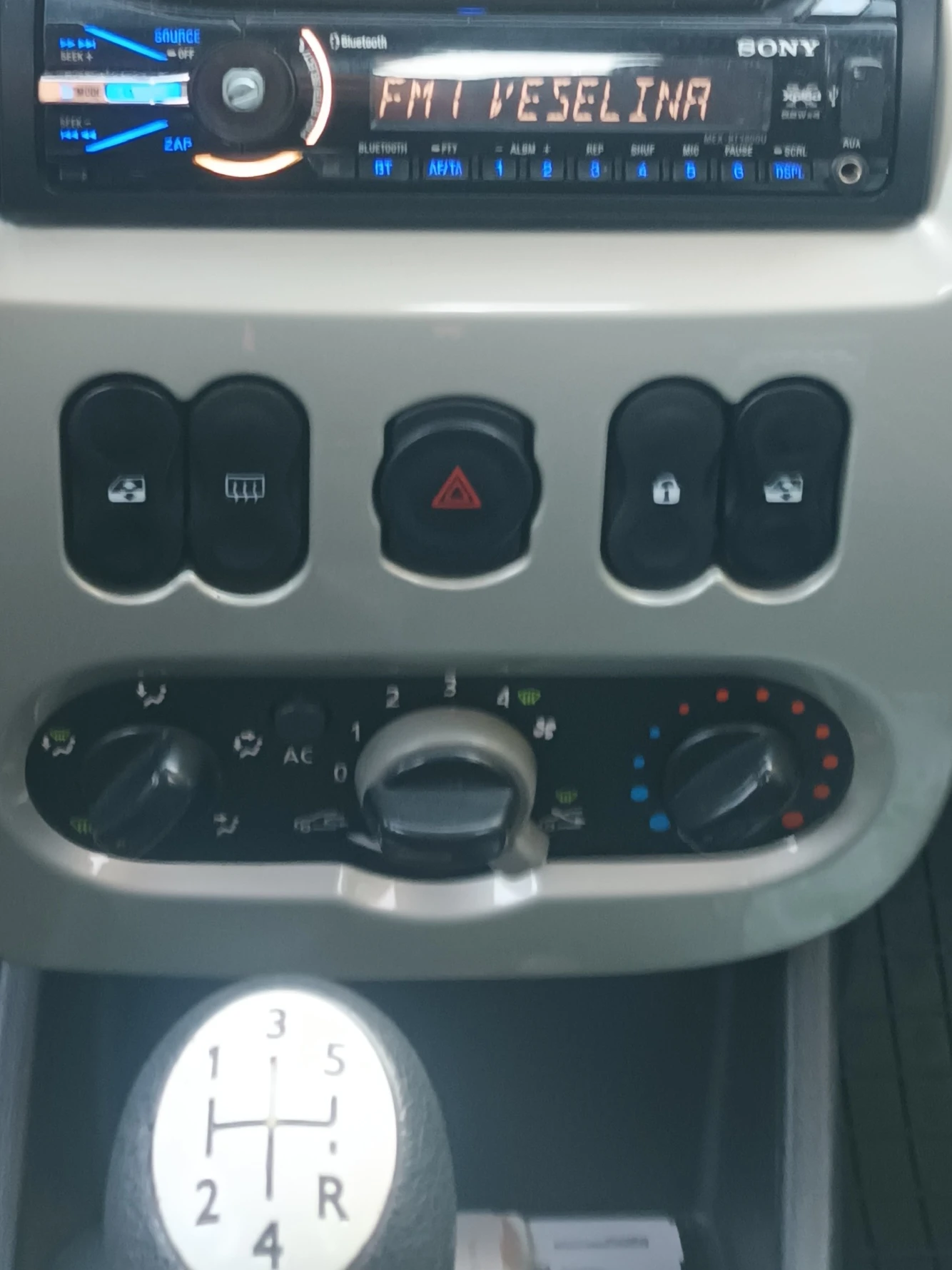 Dacia Sandero 1.5dci, снимка 7 - Автомобили и джипове - 55302463
