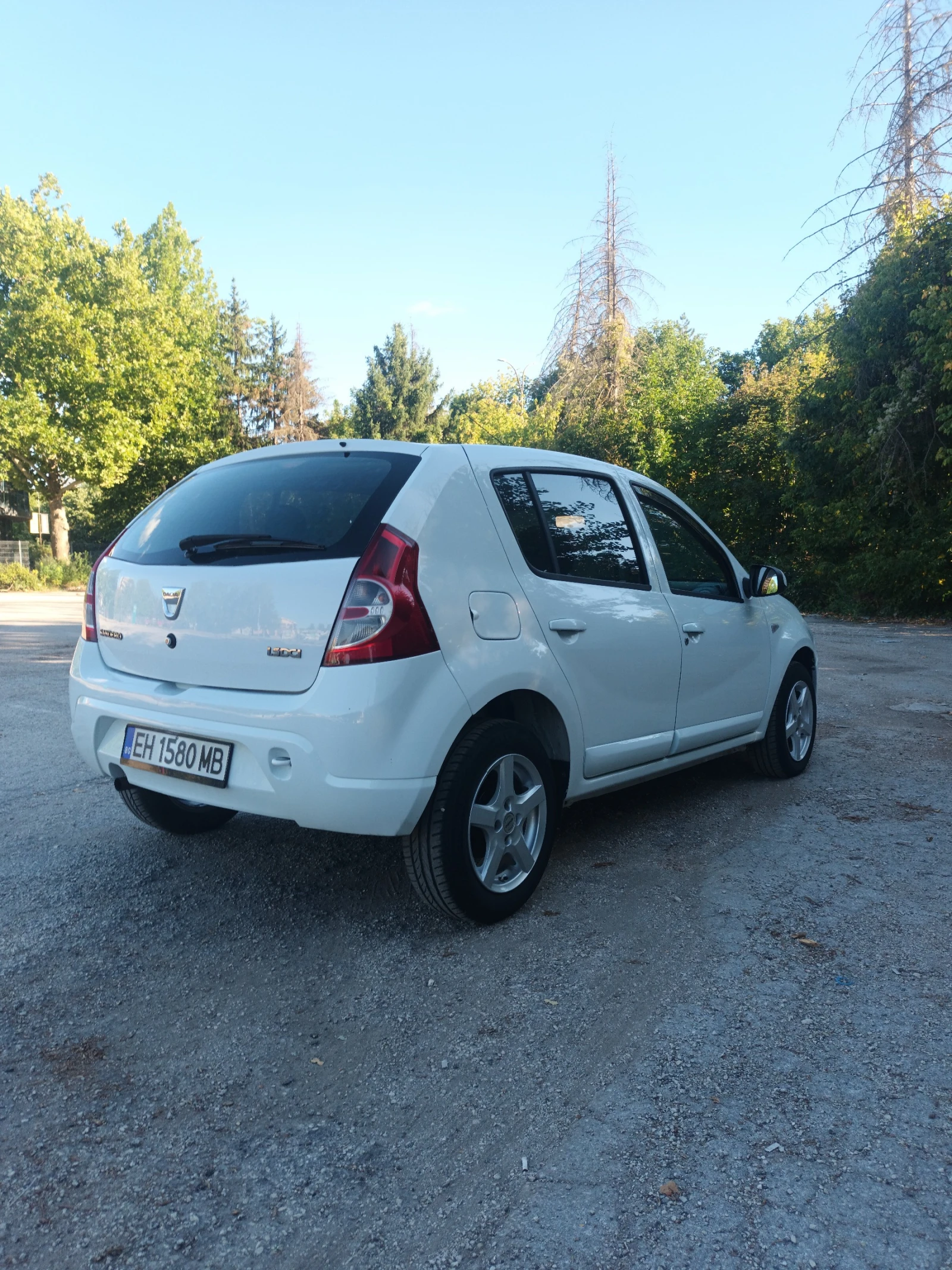 Dacia Sandero 1.5dci, снимка 4 - Автомобили и джипове - 55302463