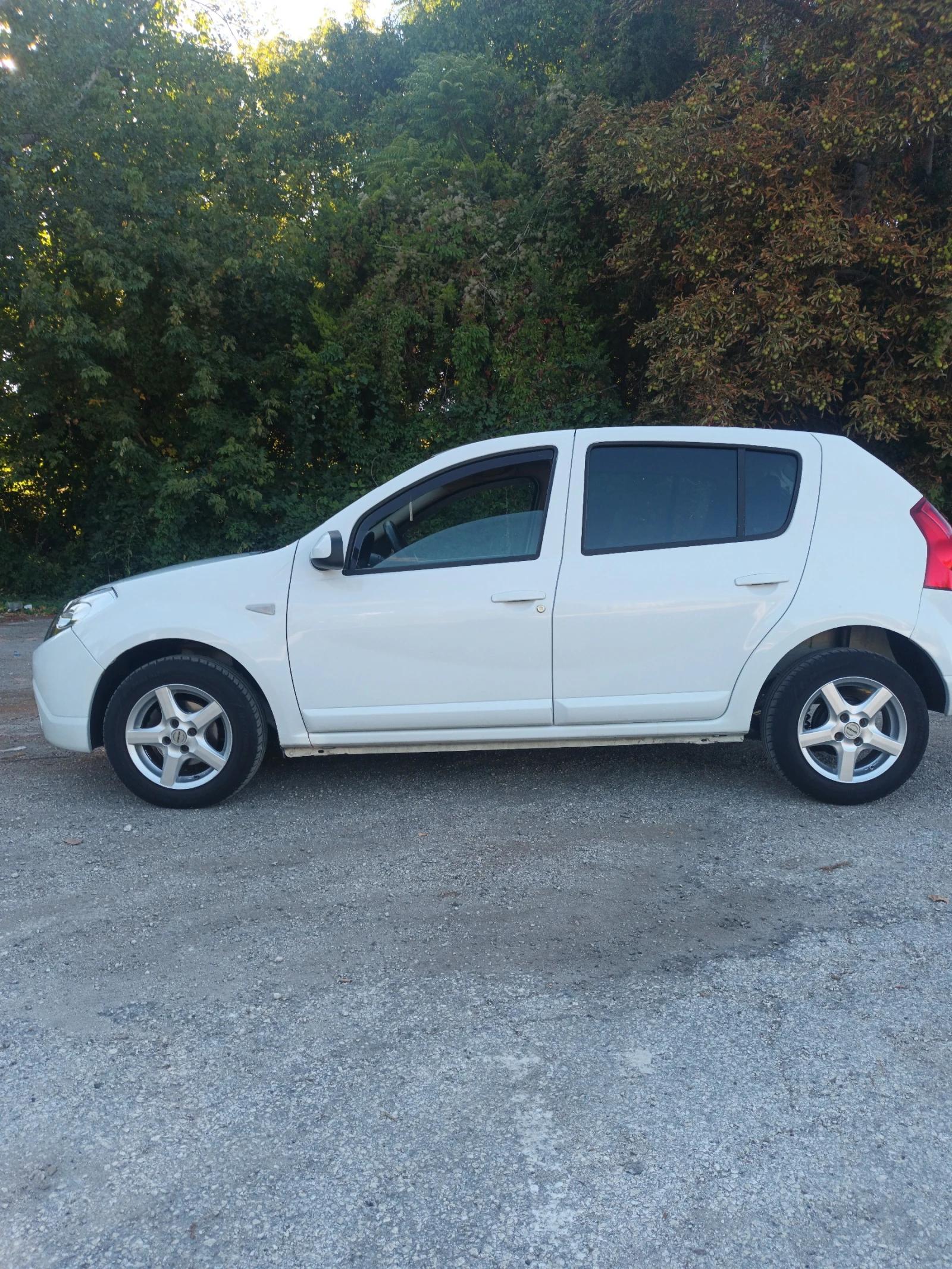 Dacia Sandero 1.5dci, снимка 2 - Автомобили и джипове - 55302463
