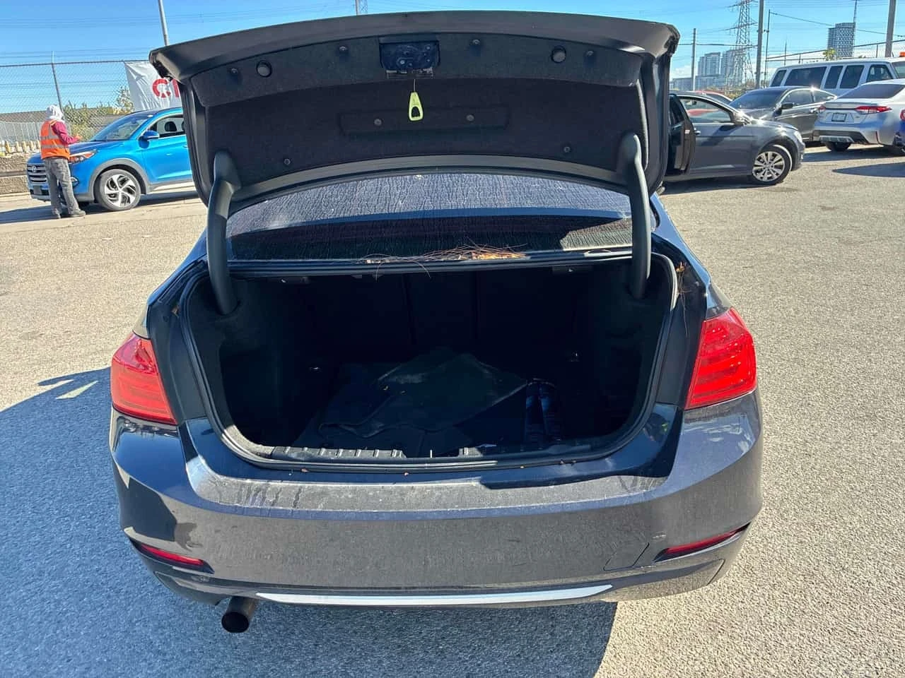 BMW 320 * 4dr Sdn 320i xDrive AWD * CARFAX *  | Mobile.bg � ����������� 12