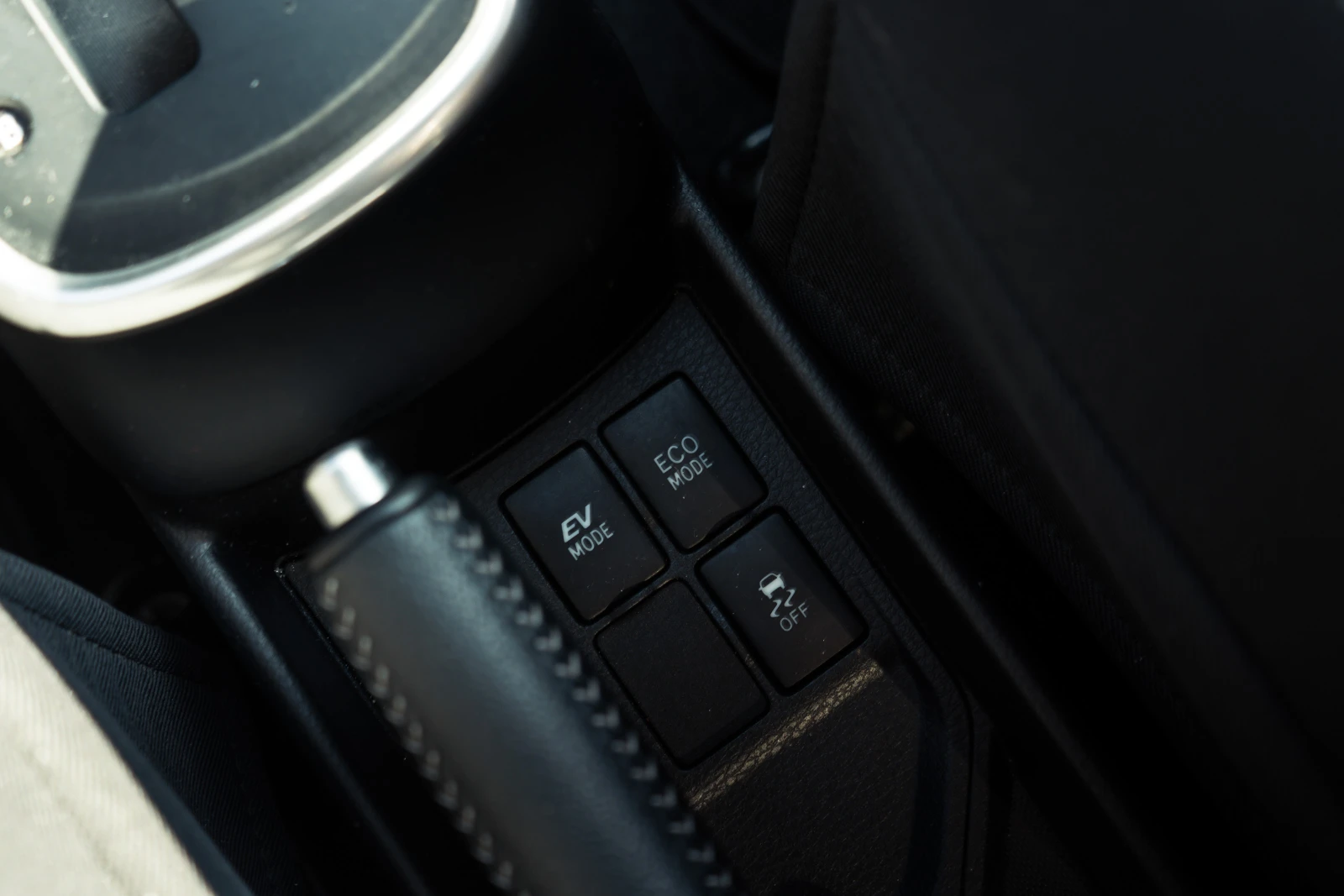 Toyota Yaris 1.5 Hybrid E-CVT, снимка 14 - Автомобили и джипове - 56744226