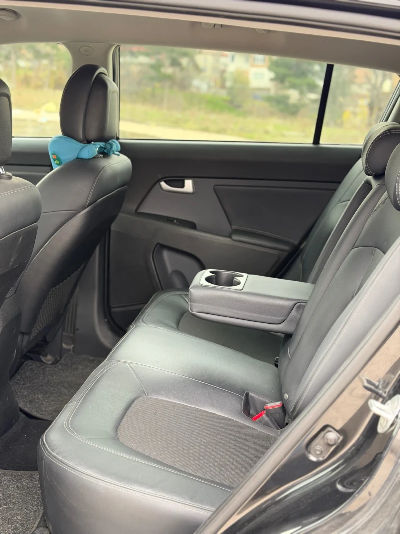 Kia Sportage, снимка 12 - Автомобили и джипове - 52659356