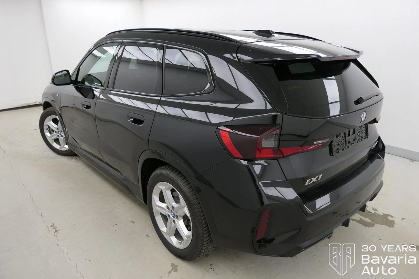 BMW iX1 30 xDrive M Sport Paket | Mobile.bg   2