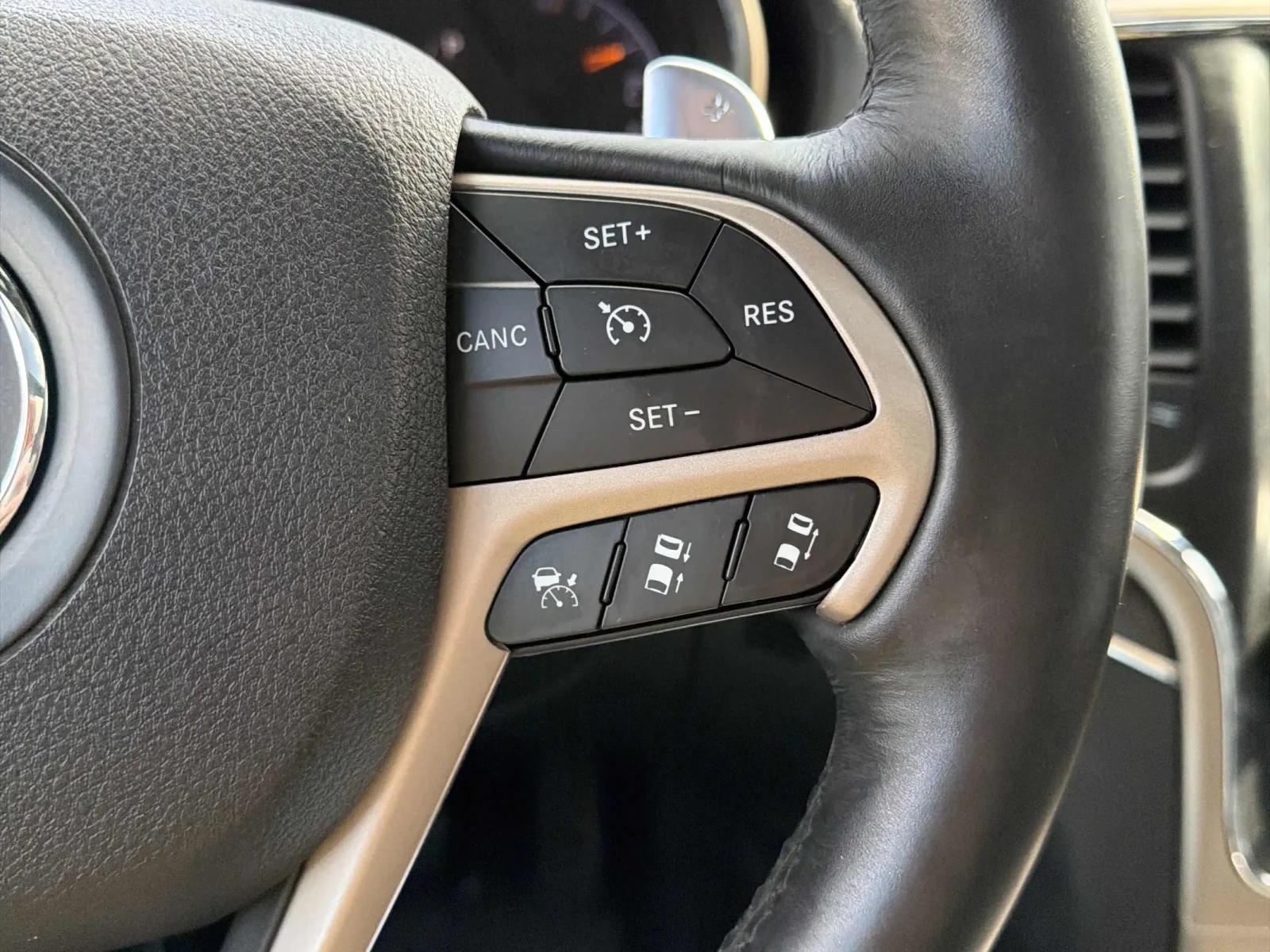 Jeep Grand cherokee SUMMIT* 5.7* V8* 8ZF* ДИСТРОНИК* ОБДУХВАНЕ* КАМЕРА, снимка 11 - Автомобили и джипове - 53829857