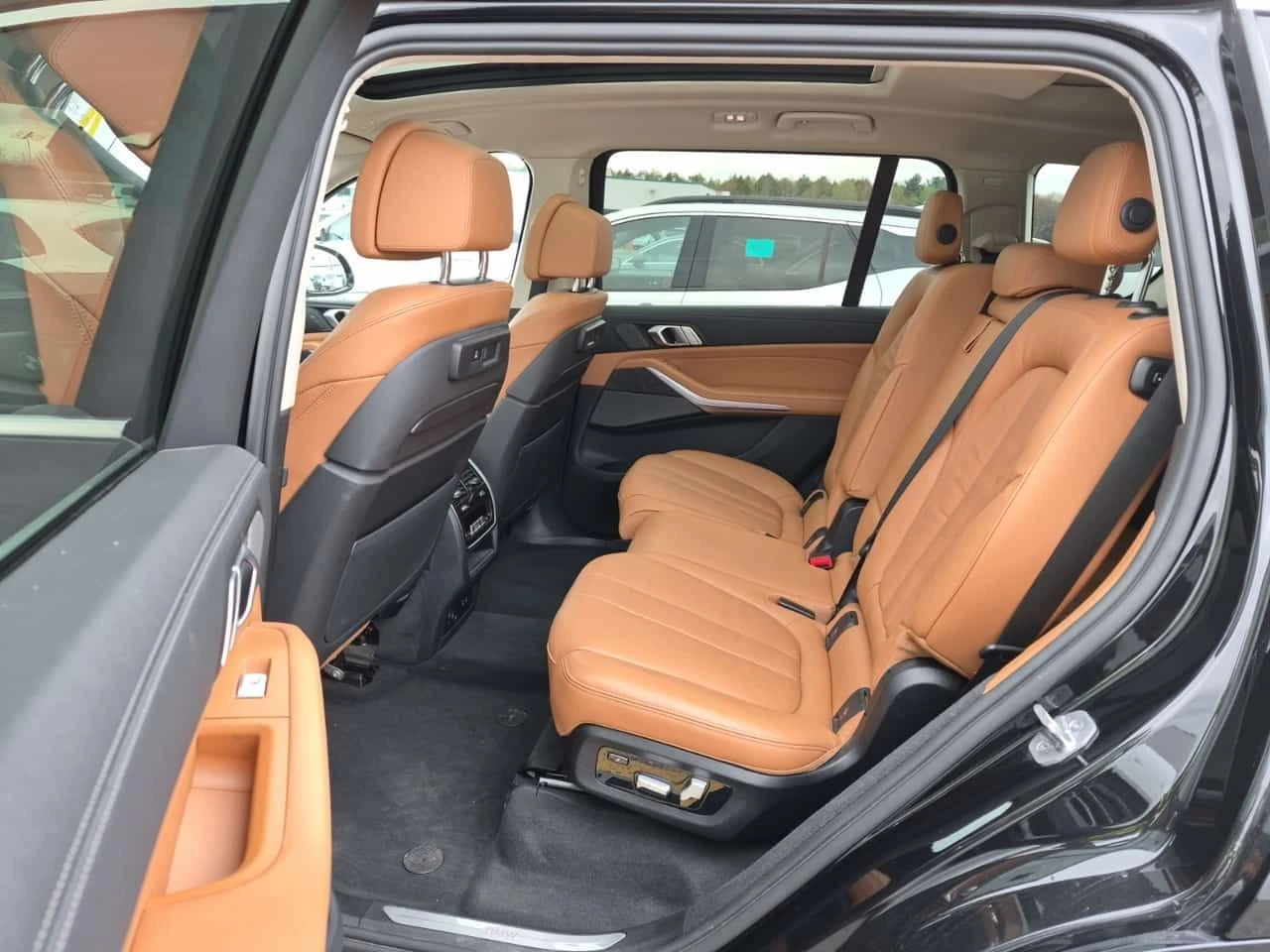 BMW X7 * XDRIVE40I * PANO * H/K * ОБДУХВАНЕ * CARFAX, снимка 12 - Автомобили и джипове - 54568967