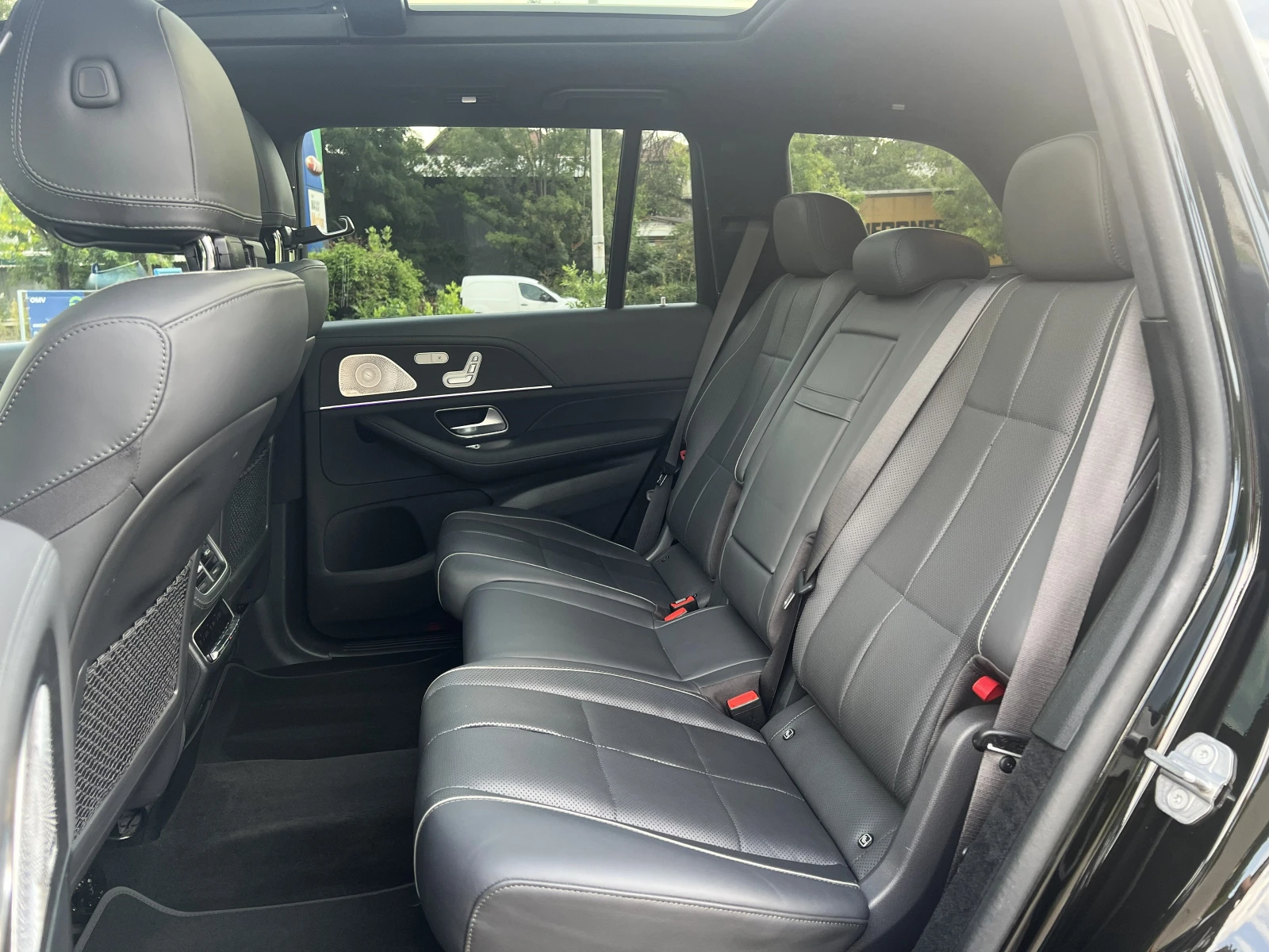 Mercedes-Benz GLS 400 d / AMG / BURM / HUD / 360 / PANO / MULTIBEAM /, снимка 14 - Автомобили и джипове - 55623598