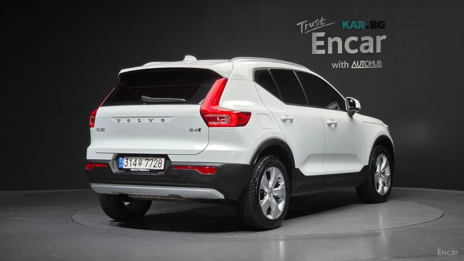 Volvo XC40 B4 Momentum* КОЖА* НАВИ* ПАНО* КАМЕРА, снимка 2 - Автомобили и джипове - 55792523