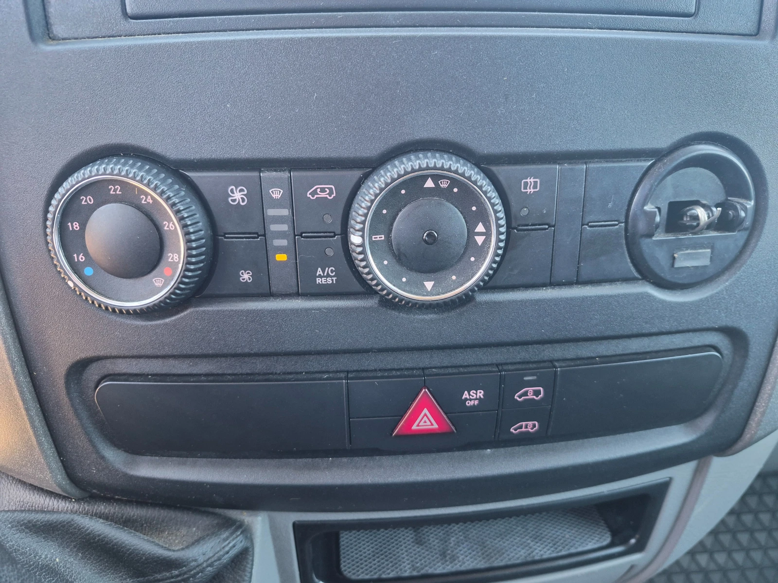 VW Crafter 2.0TDI ХЛАДИЛЕН, снимка 15 - Бусове и автобуси - 55240302