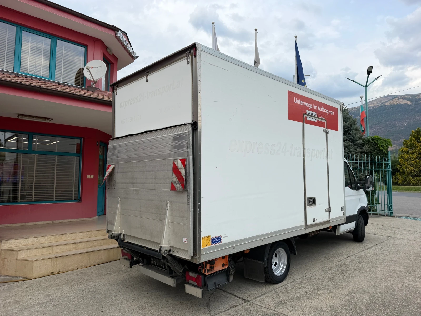 Iveco Daily 3.0HPI* 35C15* Климатик* Падащ Борд* 4.20м фургон, снимка 11 - Бусове и автобуси - 56041765