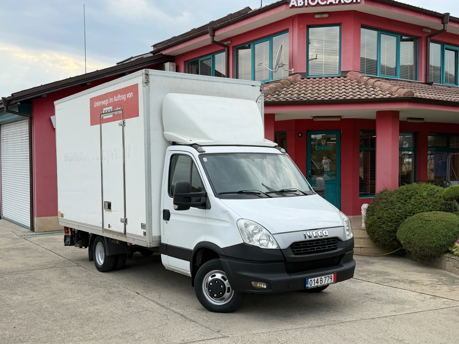 Iveco Daily 3.0HPI* 35C15* Климатик* Падащ Борд* 4.20м фургон, снимка 14 - Бусове и автобуси - 56041765