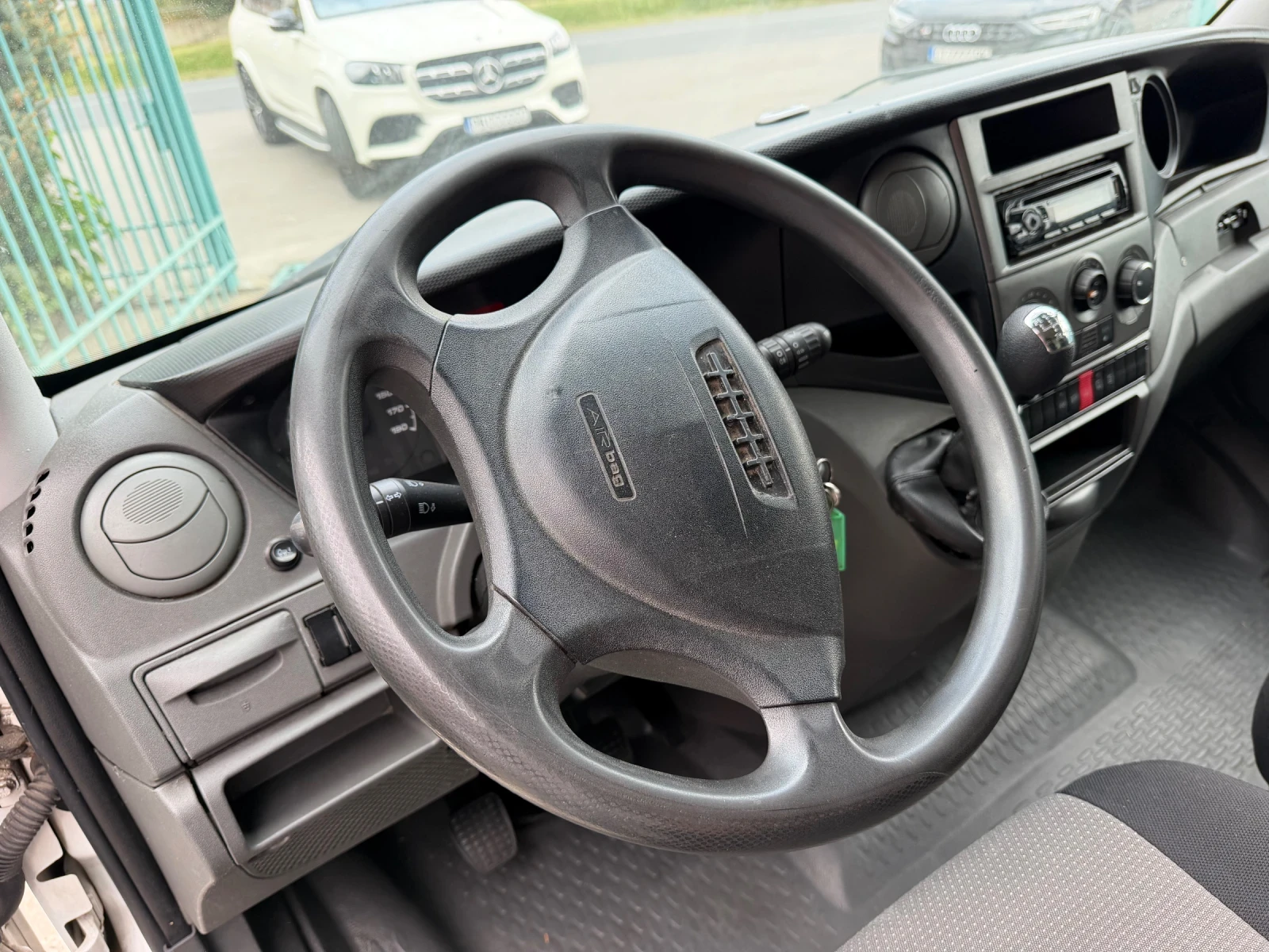 Iveco Daily 3.0HPI* 35C15* Климатик* Падащ Борд* 4.20м фургон, снимка 4 - Бусове и автобуси - 56041765