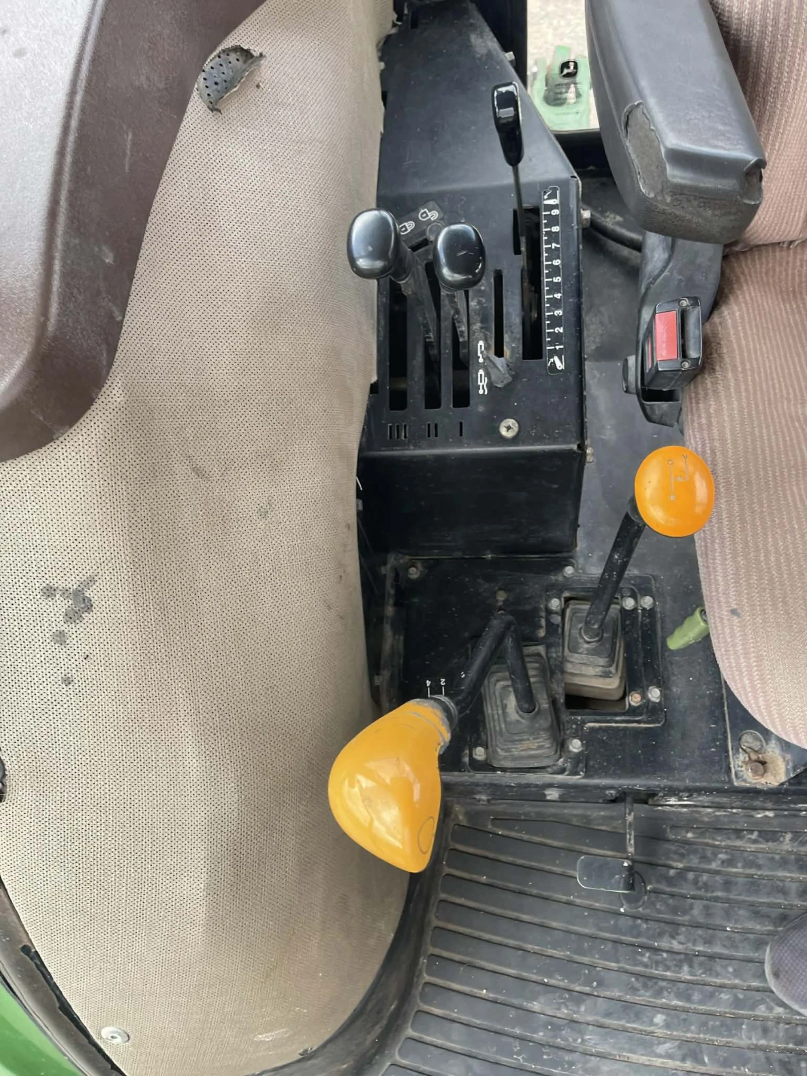 Трактор John Deere 5083 E, снимка 8 - Селскостопанска техника - 54160845