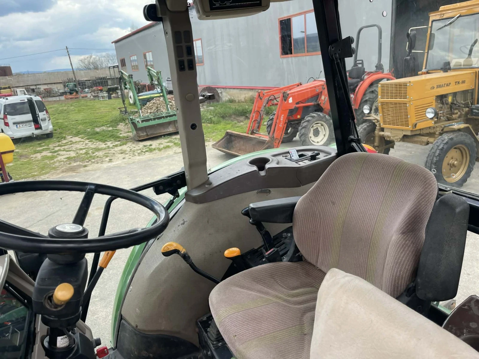 Трактор John Deere 5083 E, снимка 10 - Селскостопанска техника - 54160845