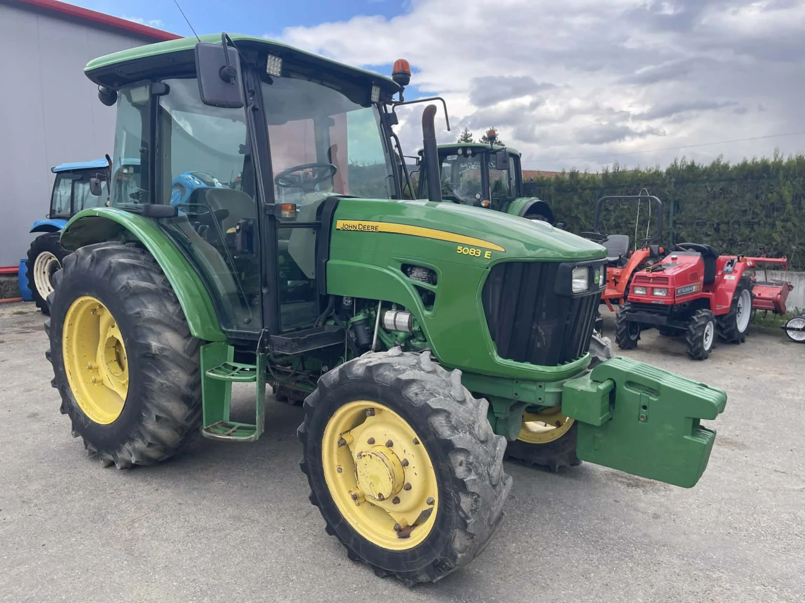 Трактор John Deere 5083 E, снимка 7 - Селскостопанска техника - 54160845