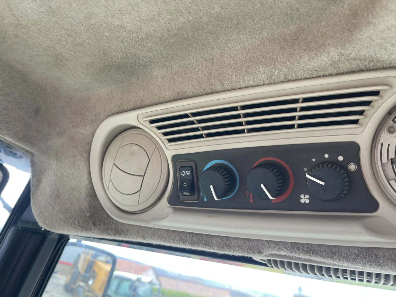 Трактор John Deere 5083 E, снимка 9 - Селскостопанска техника - 54160845