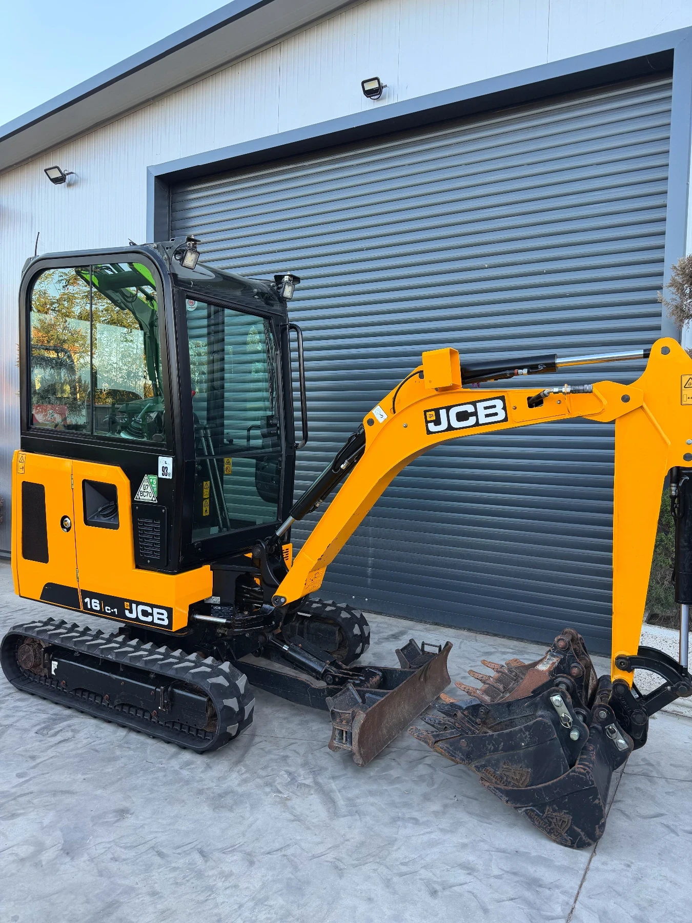 Багер JCB 16c 370мч., снимка 4 - Индустриална техника - 56348749