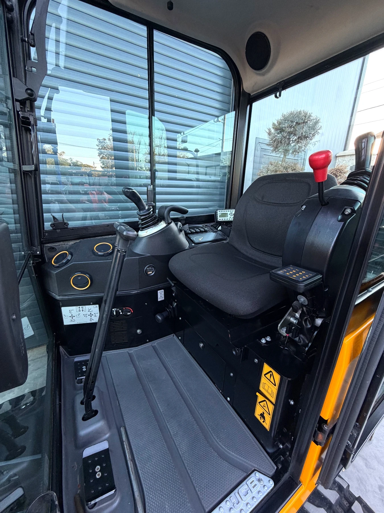 Багер JCB 16c 370мч., снимка 14 - Индустриална техника - 56348749