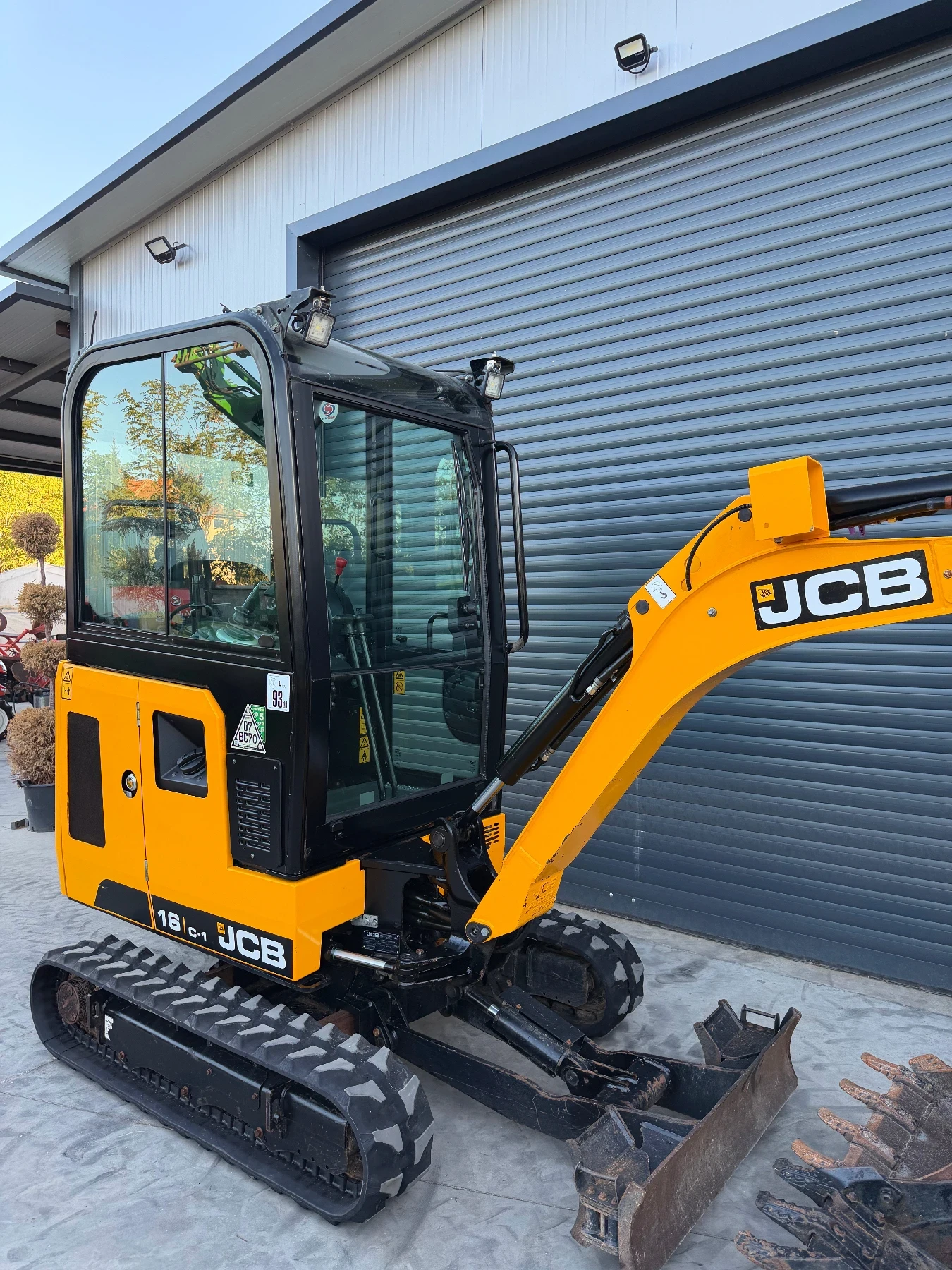Багер JCB 16c 370мч., снимка 2 - Индустриална техника - 56348749