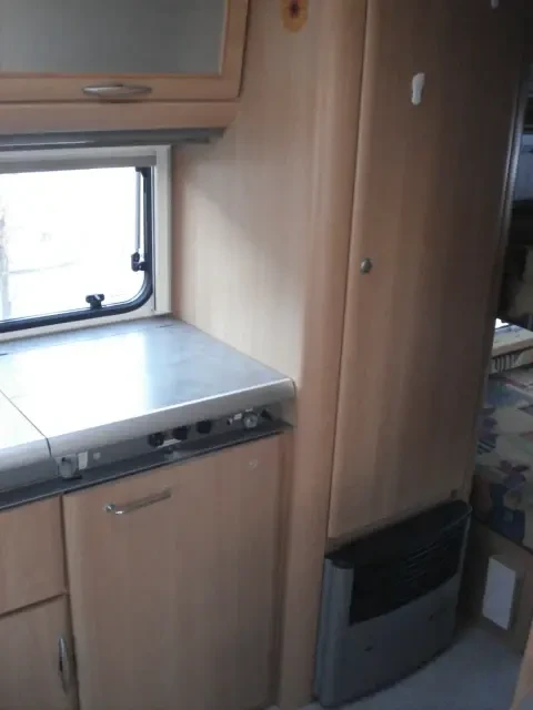 Каравана HYMER / ERIBA 532A, снимка 7 - Каравани и кемпери - 49377896