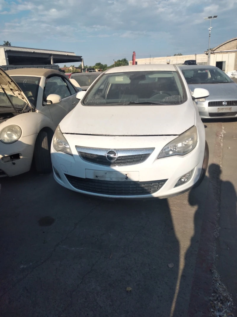 Opel Astra 1.4, снимка 1 - Автомобили и джипове - 40260936