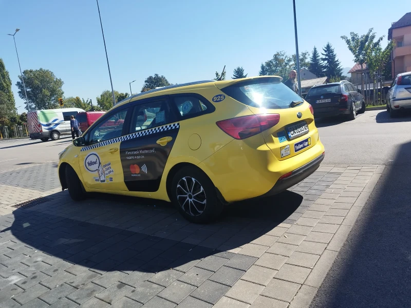 Kia Ceed, снимка 6 - Автомобили и джипове - 48120449