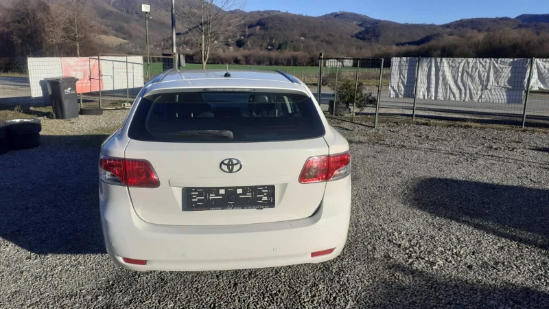 Toyota Avensis 1.8i klimatronik 147k.c., снимка 7 - Автомобили и джипове - 48089162