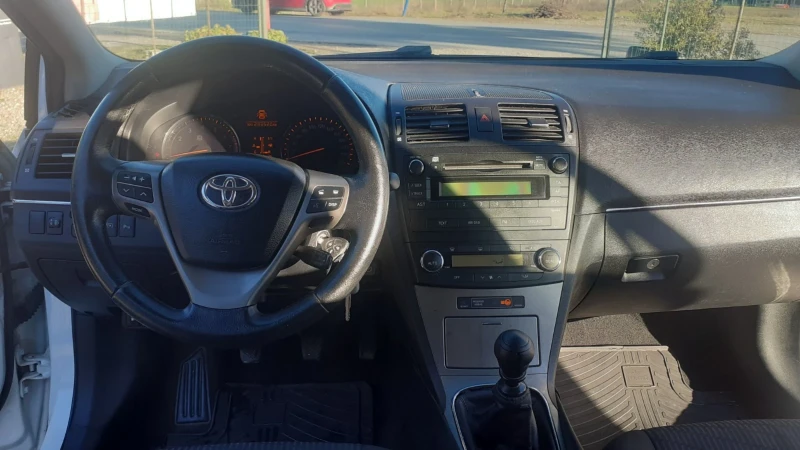 Toyota Avensis 1.8i klimatronik 147k.c., снимка 11 - Автомобили и джипове - 48089162