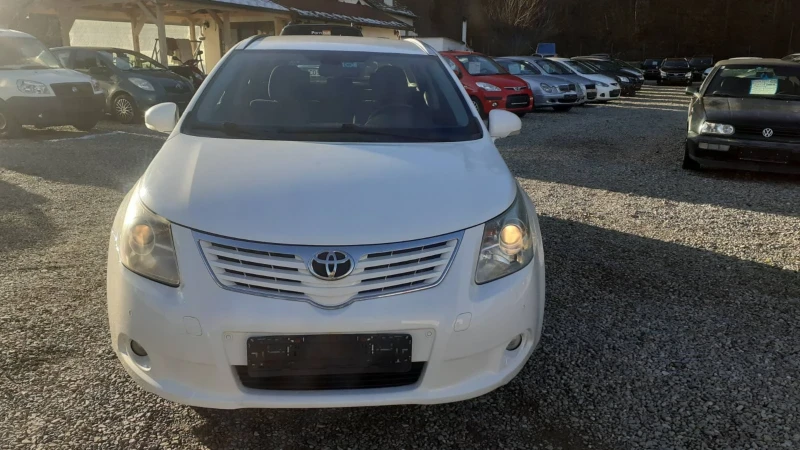 Toyota Avensis 1.8i klimatronik 147k.c., снимка 1 - Автомобили и джипове - 48089162